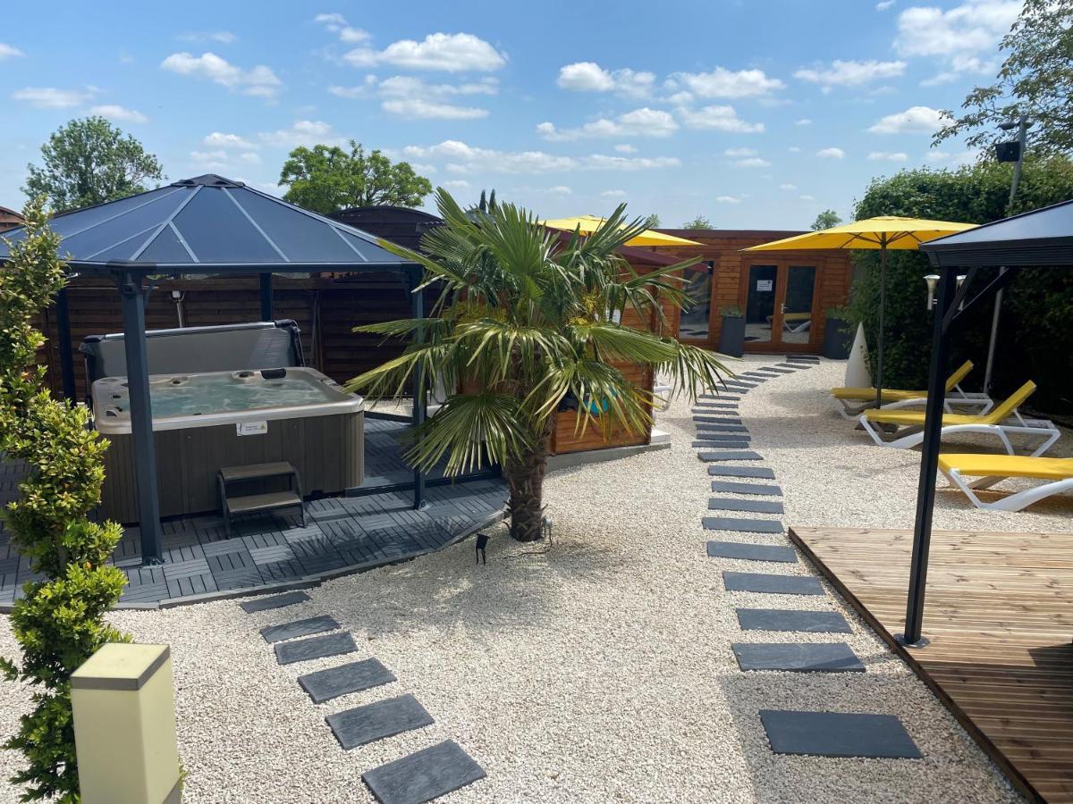 Logis Hotel Centrotel Et Spa Bulles D'Allier Montmarault Bagian luar foto
