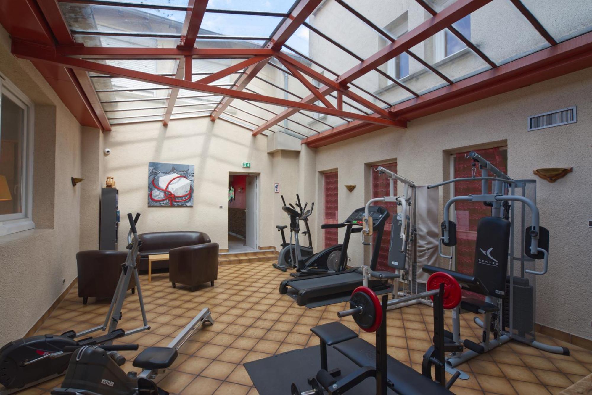 Logis Hotel Centrotel Et Spa Bulles D'Allier Montmarault Bagian luar foto