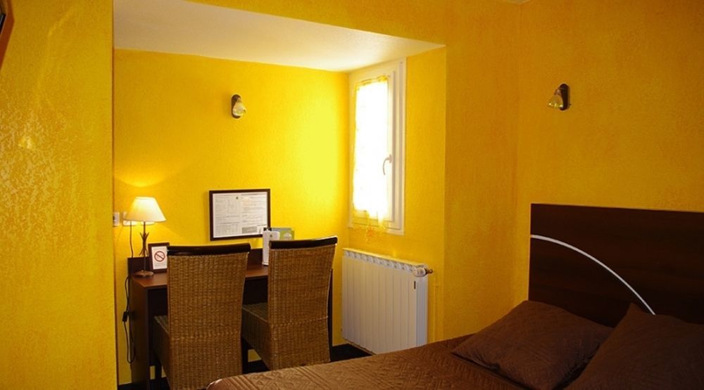Logis Hotel Centrotel Et Spa Bulles D'Allier Montmarault Bagian luar foto